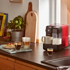 Tchibo Cafissimo Milk Kaffeemaschine Kapselmaschine Inkl. 30 Kapseln Für Caffè Crema, Espresso, Kaffee Und Milchspezialitäten, Rot -Kaffeegenuss Verkaufsgeschäft 0ab6ba70609adefa4566536c2dc03766
