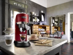 De'Longhi DeLonghi EC685.R Dedica Style Siebträger Espressomaschine Rot -Kaffeegenuss Verkaufsgeschäft 1f639d3d6deeacd980545fec557a7dd2