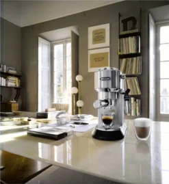 De'Longhi DeLonghi EC685.M Dedica Style Siebträger Espressomaschine Silber -Kaffeegenuss Verkaufsgeschäft 2d949ec0361546c54a9ac13be8565d3d