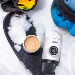 WACACO Nanopresso Tragbare Espressomaschine, Mit Nanopresso-Etui, Upgrade-Version Von Minipresso, Reisekaffeemaschine, Kaffee-To-Go, Manuell Betrieben, Weiß, Nachhaltig -Kaffeegenuss Verkaufsgeschäft 3bc05fce45c380b72c28c8037b2c7906