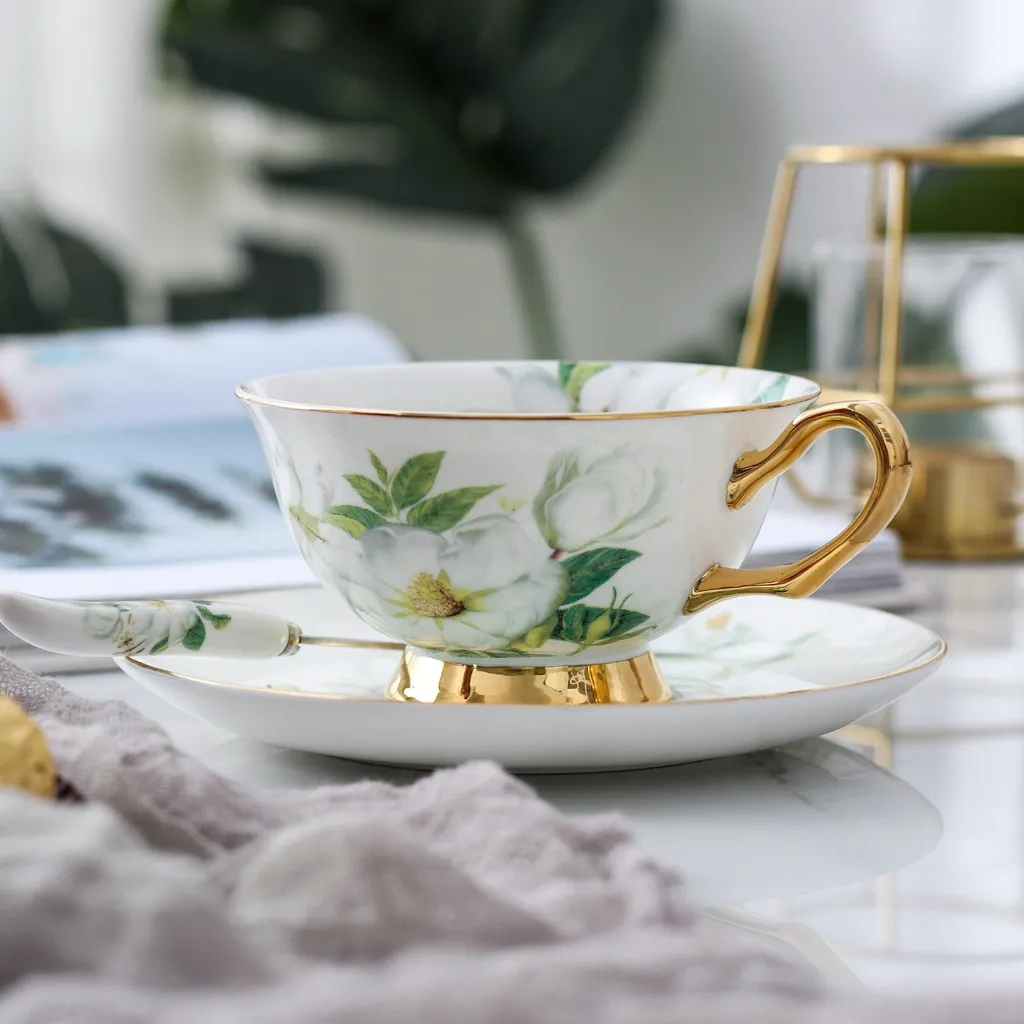 Panbado Kaffeeservice Set Aus Premium Bone China Porzellan, Beinhaltet 2 Kaffeetassen, 2 Untertassen, 2 Löffel, 1-tlg Metallständer 4 Panbado Kaffeeservice Set Aus Premium Bone China Porzellan, Beinhaltet 2 Kaffeetassen, 2 Untertassen, 2 Löffel, 1-tlg Metallständer – Bild 4