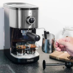 Bestron Espressomaschine Für 2 Tassen, Kolbenmaschine Mit Schwenkbarer Dampfdüse, Inkl. Integriertem Tassenwärmer, Herausnehmbarem Wassertank & 15 Bar Pumpendruck, 1.450 Watt, Farbe: Silber -Kaffeegenuss Verkaufsgeschäft 62642d8240aba20cf4592b3c6f9cf458