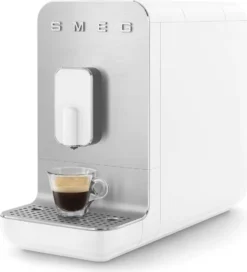 SMEG Kaffeevollautomat - 1350 W - Weiß 1,4 Liter - BCC01WHMEU -Kaffeegenuss Verkaufsgeschäft 8c84670bcf23467538029190faeeab0b