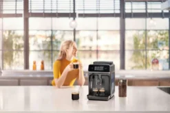 Philips Kaffeevollautomat 2200 Series, 2 Kaffeespezialitäten, Milchaufschäumer, Intuitives Touchdisplay, Grau (EP2224/10) -Kaffeegenuss Verkaufsgeschäft a9cdb0c74183d136b34342b057f67956