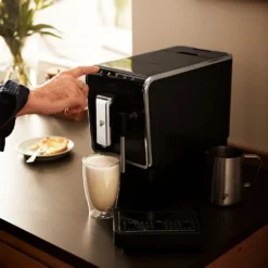 Tchibo Kaffeevollautomat Esperto Latte Inkl. 1kg Barista Caffè Crema Für Caffè Crema Und Espresso, Anthrazit -Kaffeegenuss Verkaufsgeschäft b9312d5fc03d2dc32535e2a5cb39e721 1