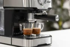 Princess 2 Tassen Espresso- & Kapselmaschine Mit Milchaufschäumer -Kaffeegenuss Verkaufsgeschäft c054d3eda0305ef4225595e2cbb50eeb