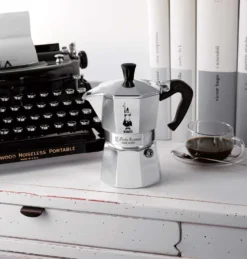 Bialetti Moka Express - 3 Tassen Espressokocher -Kaffeegenuss Verkaufsgeschäft ee07eba8e793e9afff4dbf15af6963ac